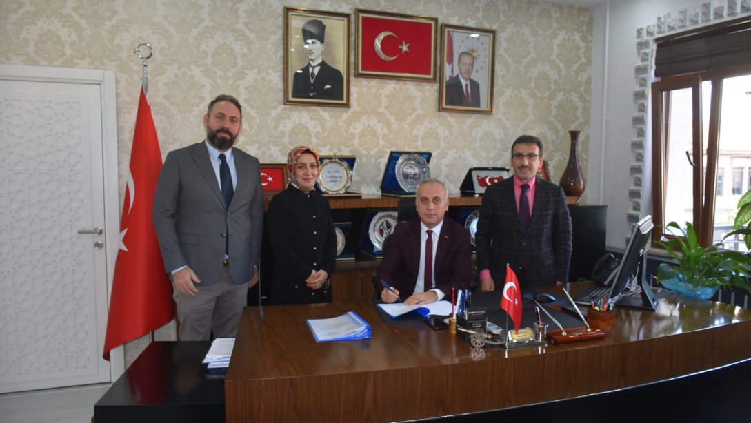 Yenişehir Fatma Göztepe İlçe Halk Kütüphanesi ve UTEK ile İlçe Milli Eğitim Müdürlüğümüz arasında iki yeni protokol imzalandı.