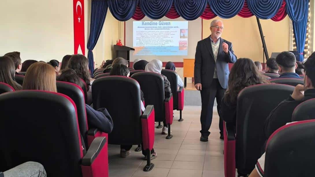 Eğitimci Yazar Ali Erkan KAVAKLI İlhan Oğuz Anadolu Lisesi'nde
